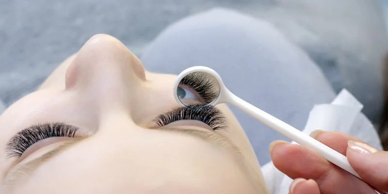 care-after-eyelash-implantation-02